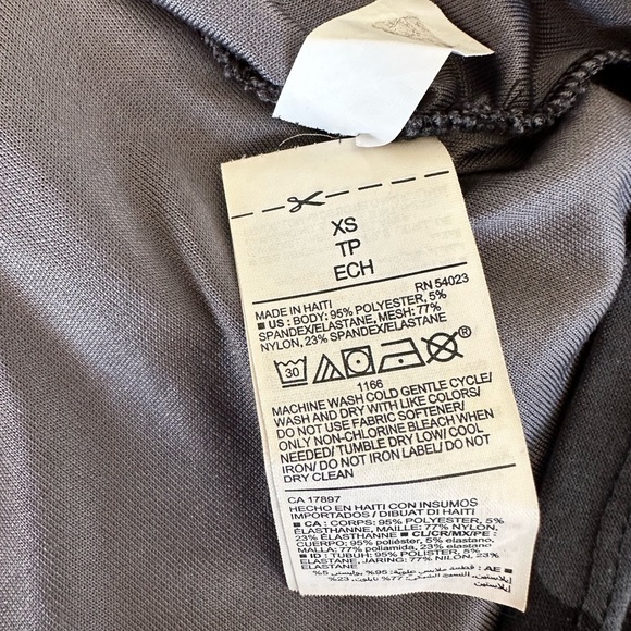 Old Navy woman’s camo athletic racerback tank size XS - Picture 5 of 5